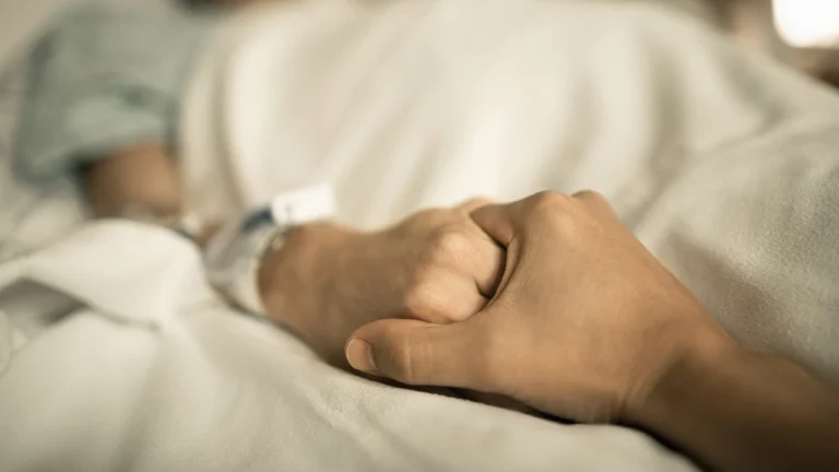 ชะลอเกณฑ์ใหม่ 3 เดือนมะเร็งรักษาทุกที่ สปสช.ถกผู้บริหารโรงเรียนแพทย์