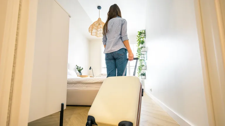 กทม. ตรวจเข้ม! กลุ่มทุนจีนปล่อยเช่าคอนโดฯ รายวัน ผิดกฎหมาย