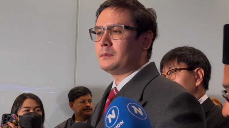 “โรม” ตั้งกระทู้สด จี้นายกฯ เมินสอบประธาน กสทช. อ้างรอศาลวินิจฉัย