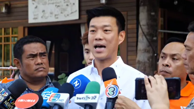 ผู้นำฝ่ายค้านตอกย้ำ พรรคร่วมรัฐบาลไร้เอกภาพ ลั่น “พรรคประชาชน” ไม่ร่วมรัฐบาลแน่