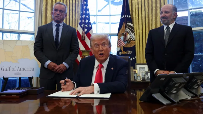 ประธานาธิบดีทรัมป์ เตรียมเปิดขาย “บัตรทอง” ให้ผู้อพยพที่ร่ำรวย