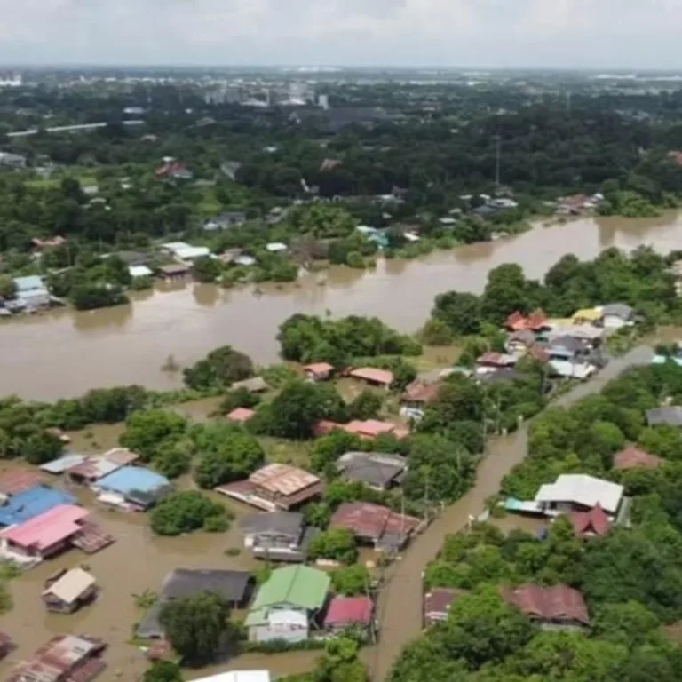 น้ำท่วมอยุธยายังวิกฤต กระจาย 12 อำเภอ เดือดร้อน 5 หมื่นครัวเรือน