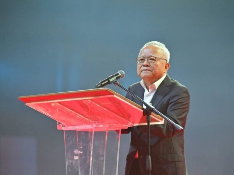 นักสู้คาราบาวกรุ๊ป “เสถียร เสถียรธรรมะ” ปฐมนิเทศ น.ศ.ใหม่ธรรมศาสตร์ “การเรียนรู้” คือคัมภีร์ชีวิต