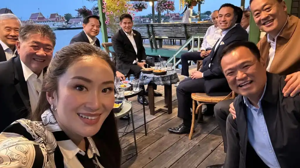 ing anutin_02 » The Mainstream ยิ่งลักษณ์ ชินวัตร, คดีจำนำข้าว, เสี่ยหนู, ฮั้วเลือกสว., การเมืองไทย