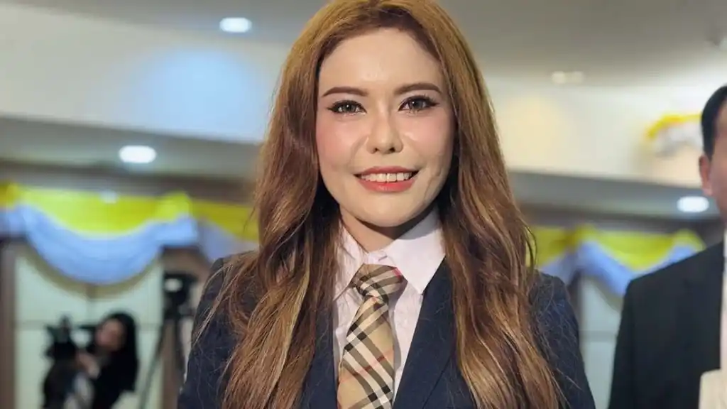 ked_02 » The Mainstream หมอเกศ, สมาชิกวุฒิสภา, คุณสมบัติผู้สมัคร, ปริญญาเก๊, กกต.