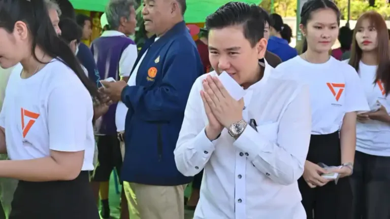 “กฤษฎิ์ ชีวะธรรมานนท์” ส.ส.จากชลบุรี ผู้เลือกยืนต่างทางกับพรรคประชาชน