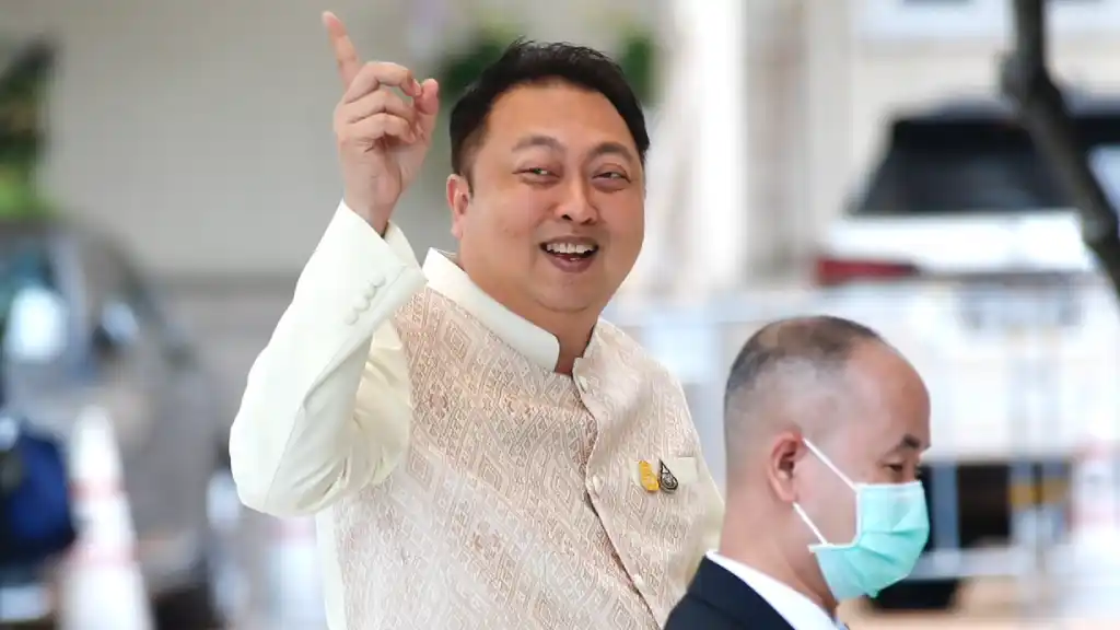 kheng_02 » The Mainstream สุชาติ ชมกลิ่น, เอกนัฏ พร้อมพันธุ์, รวมไทยสร้างชาติ, ปรับครม., พรรคแตก