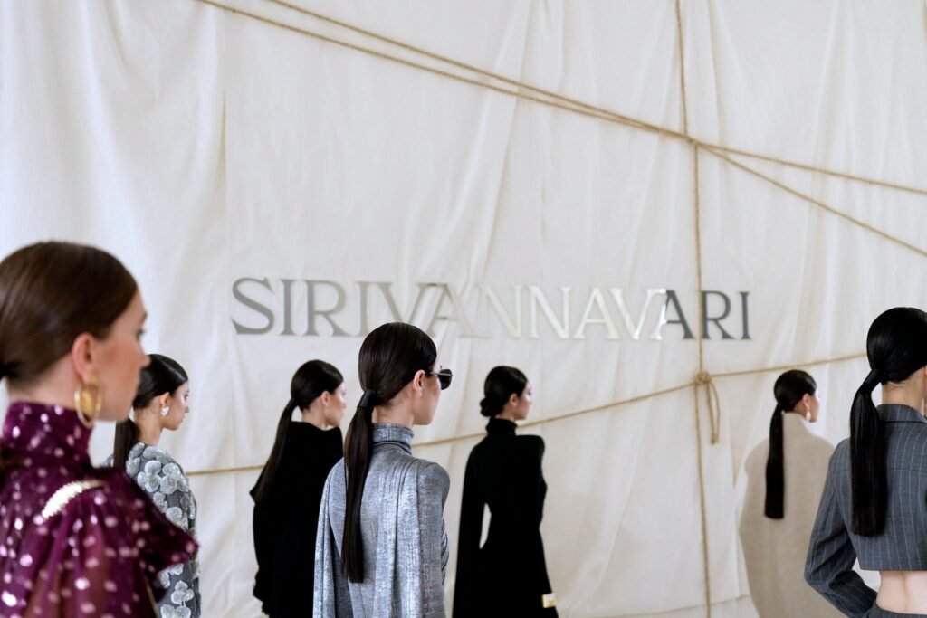 line_album_sirivannavariautu_4 » The Mainstream