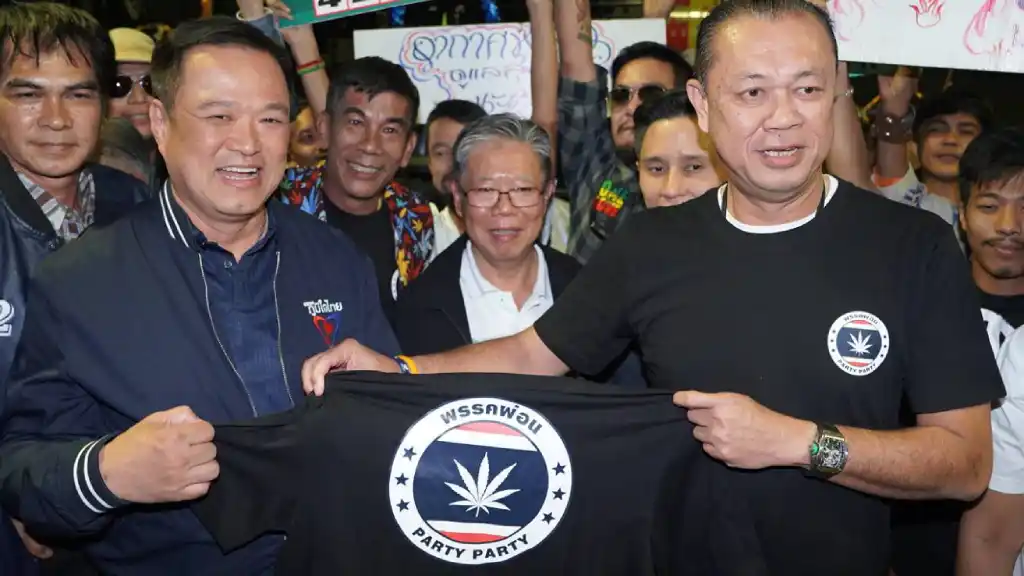 nawin_02 » The Mainstream ทักษิณ, ศาลฎีกา, ภูมิใจไทย, ดุลอำนาจ, การเมืองไทย