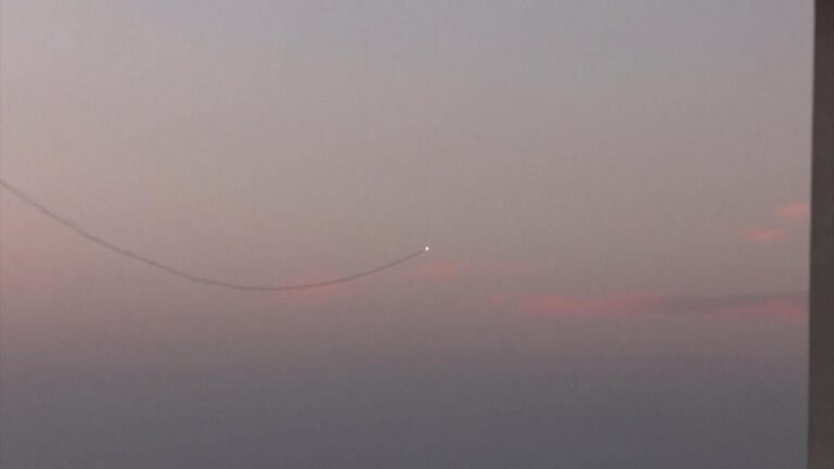 อิสราเอล – ฮิซบอลเลาะห์โจมตีตอบโต้หนักหน่วง แม้ EU เรียกร้องหยุดยิง