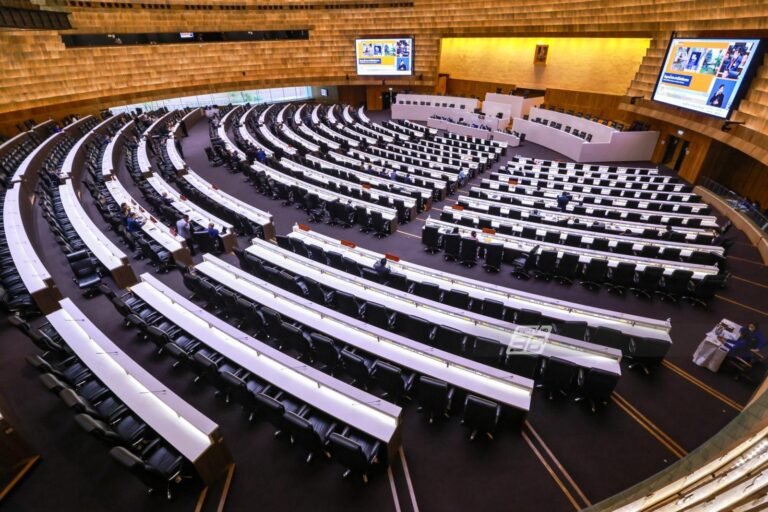 ฉายาสภา 67 “เหลี่ยม(จน)ชิน”– “เนวิ(น)เกเตอร์” ปธ.สภา รูทีนตีนตุ๊กแก “บิ๊กป้อม” ดาวดับ!