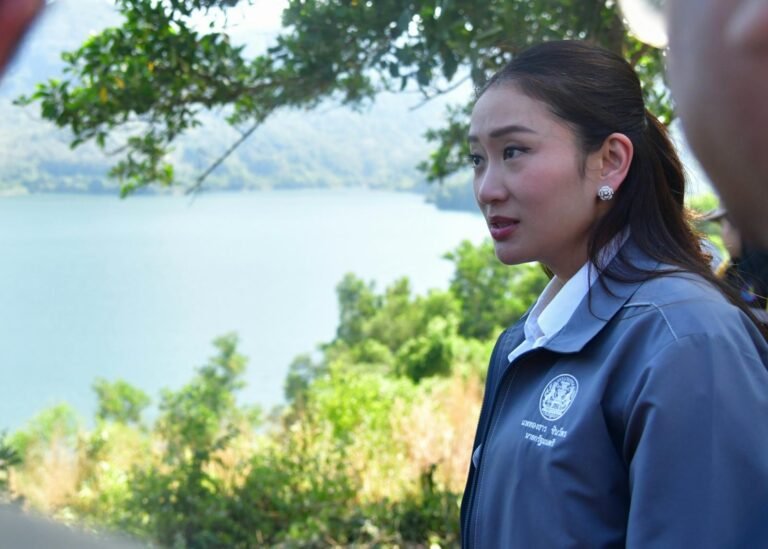 “นายกฯ อิ๊งค์” ดูอ่างเก็บน้ำฝีมือ “ทักษิณ” ให้แนวทางจัดหาที่เพิ่มพื้นที่เก็บน้ำให้