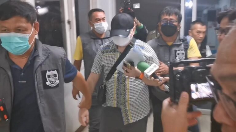 “สามารถ” ยังปิดปากเงียบ ดีเอสไอคุมตัวขึ้นเครื่องสอบต่อ กทม.