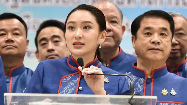 แพทองธารปัดข่าวปรับครม. ชูพีระพันธุ์ไม่สะดุด แต่คลื่นใต้น้ำเริ่มปั่นป่วน