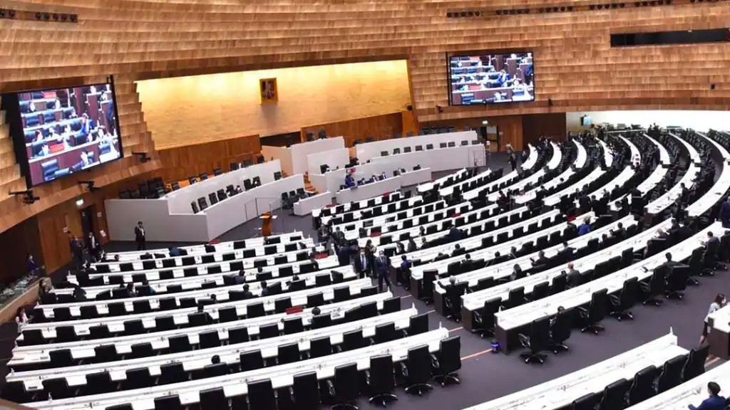 poomjai_02 » The Mainstream งบประมาณ 2569, พรรคภูมิใจไทย, พรรคเพื่อไทย, แจกเงินดิจิทัล, การเมืองไทย