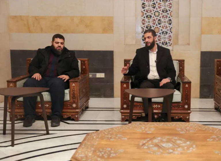 เศรษฐกิจเกาหลีใต้ซบเซา เจอผลกระทบวิกฤตการเมือง คนไม่มั่นใจบ้านเมืองกบฏซีเรียตั้ง รมว.ต่างประเทศ-กลาโหม หวังฟื้นฟูสัมพันธ์ต่างประเทศเศรษฐกิจเกาหลีใต้ซบเซา เจอผลกระทบวิกฤตการเมือง คนไม่มั่นใจบ้านเมือง