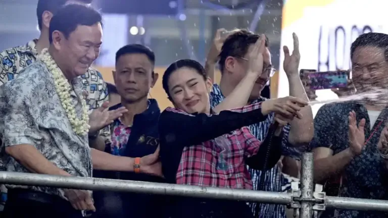 สงกรานต์เชียงใหม่ กับภาพคืนชีพทางการเมืองของสองชินวัตร