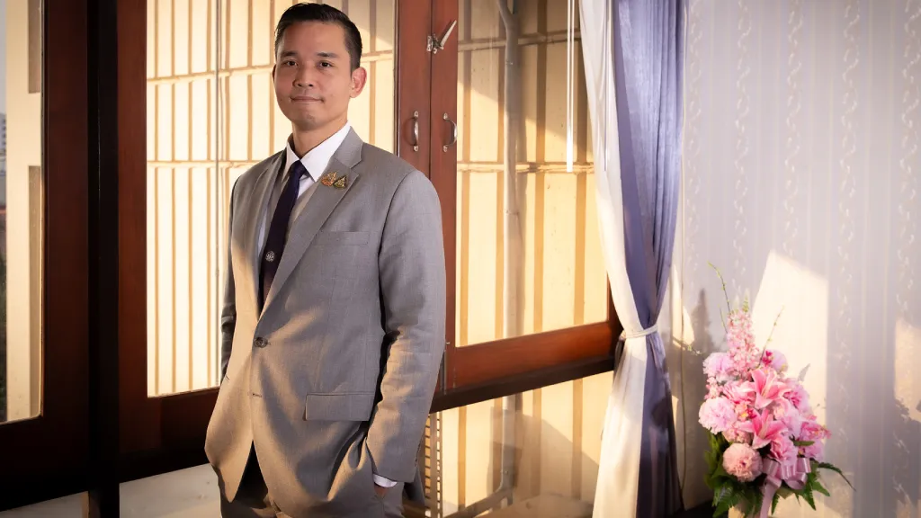 sueksis_02 » The Mainstream ศึกษิษฏ์ ศรีจอมขวัญ, รองจอม, พรรคเพื่อไทย, นักการเมืองรุ่นใหม่, นโยบายเศรษฐกิจ