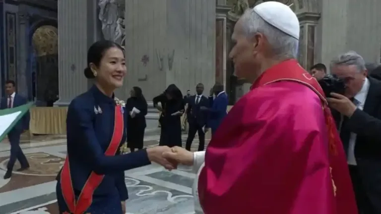 “มิสซาแห่งสัมพันธ์” เมื่อรัฐบาลไทยจับมือวาติกันกลางมหาวิหาร