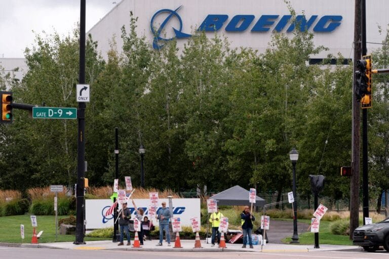 “โบอิ้ง” หยุดงานประท้วง สูญแล้ว 18,000 ล้าน งดจ้างคนเพิ่ม รับมือวิกฤต