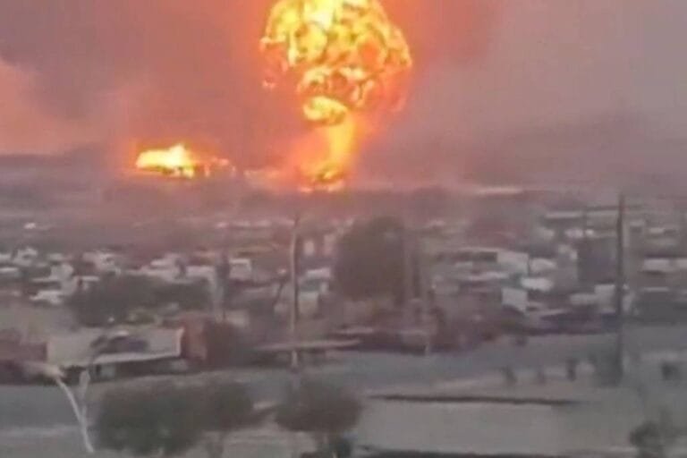 ถึงคิวฮูตี! อิสราเอลถล่มท่าเรือ โรงไฟฟ้าในเยเมน