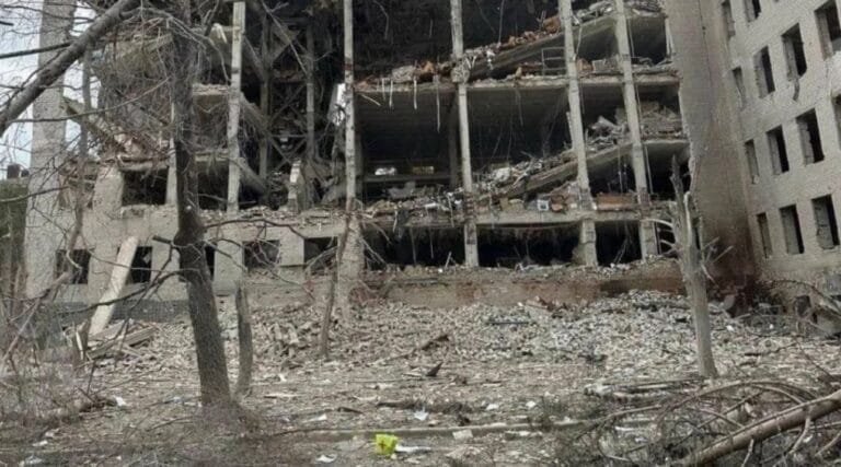 ยุทธศาสตร์สงครามอิเล็กทรอนิกส์ ห้ำหั่นด้วยมิสไซล์-โดรน “รัสเซียถล่มรร.นายร้อยยูเครน”