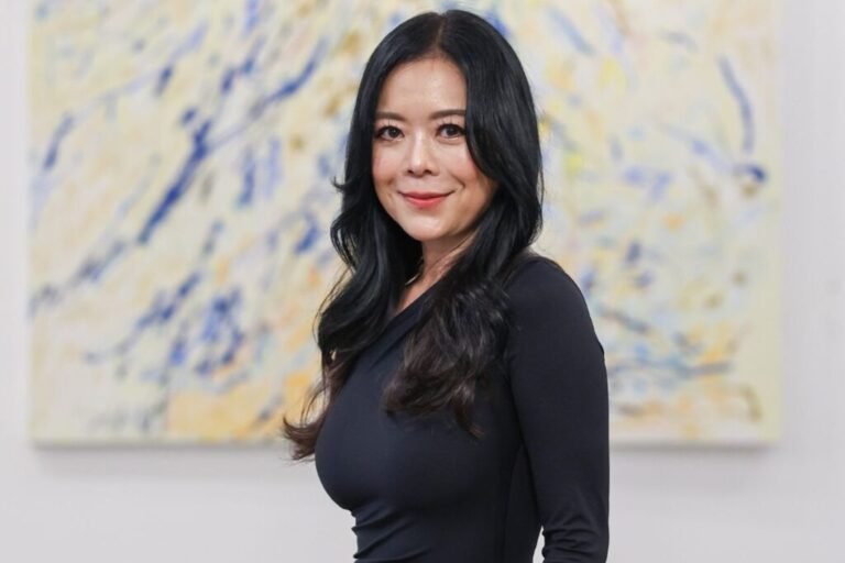 ‘นุก ทวิพรรณ’ ศิลปะจากการเดินทาง สู่นิทรรศการเดี่ยวครั้งแรกในวัย 52 ปี