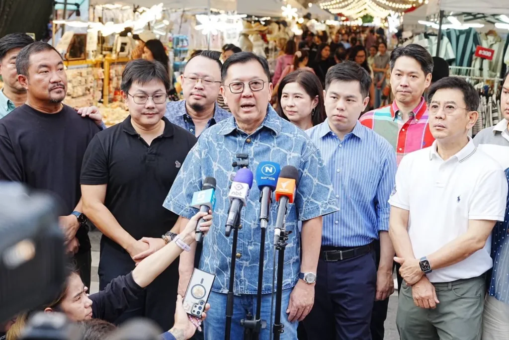 จตุพรฉันทวิชญ์ ลงพื้นที่ถนนบรรทัดทอง2 » The Mainstream