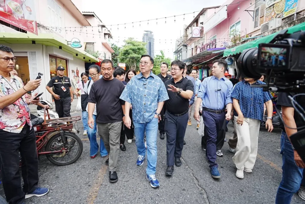 จตุพรฉันทวิชญ์ ลงพื้นที่ถนนบรรทัดทอง4 » The Mainstream