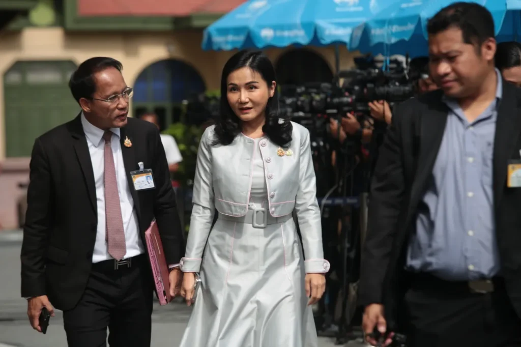 นฤมล ภิญโญสินวัฒน์ » The Mainstream