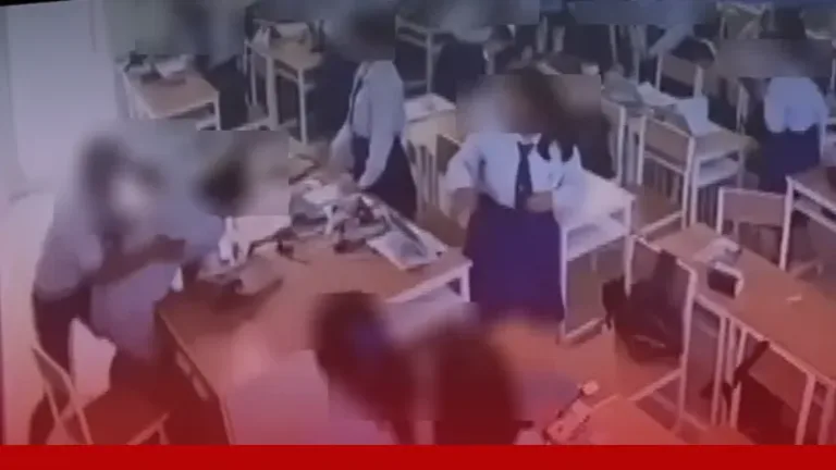 เผย นร.ม.5 ทำร้ายครูปมไม่พอใจคะแนนสอบ เคยทำร้ายเพื่อนในห้อง-พ่อตัวเอง