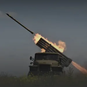 กัมพูชายิง BM21 ตกในชุมชนบุรีรัมย์ กระทบพื้นที่ชายแดนไทย » The Mainstream