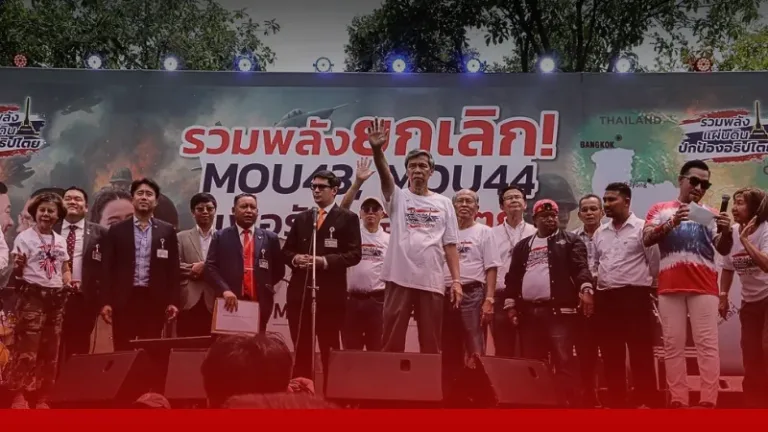 โห่สนั่น “รังสิมันต์ โรม” กลางเวที คปท. หลังขึ้นรับหนังสือเรียกร้องยกเลิก MOU