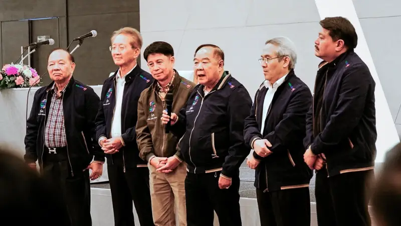 ลุงป้อม โผล่พัทยาประชุม 140 สสพลังประชารัฐ » The Mainstream
