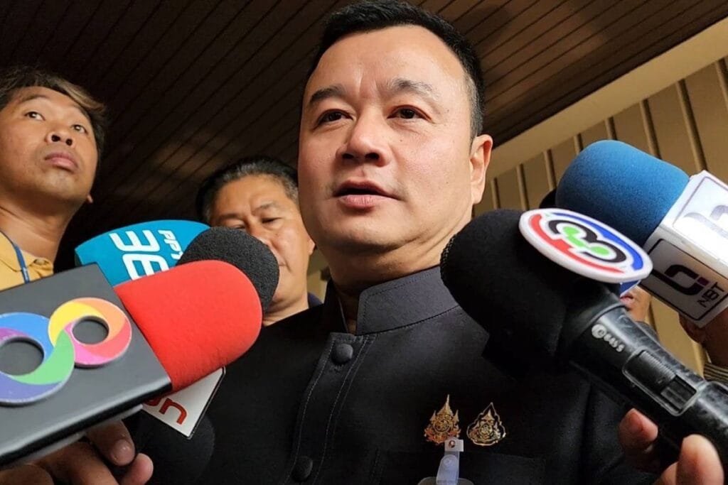 สรวงศ์ เทียนทอง » The Mainstream