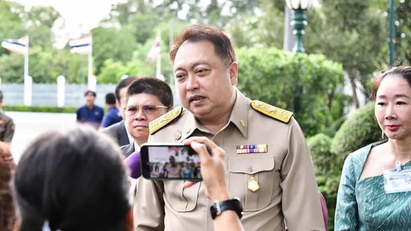 สุชาติ ชมกลิ่น เมินโต้รักชนก ย้ำทำงาน 4 เดือนเต็ม » The Mainstream