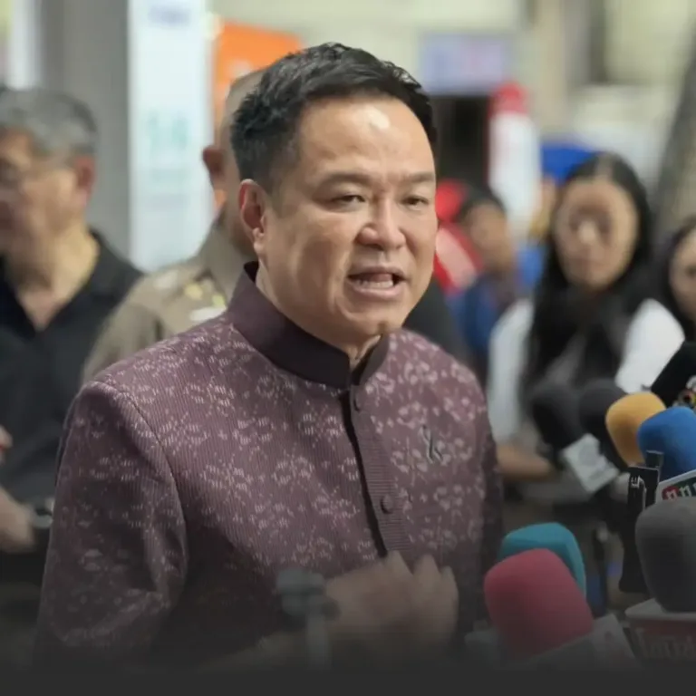 อนุทินแจงพบทักษิณ-แพทองธารในงานศพ เป็นเรื่องปกติ