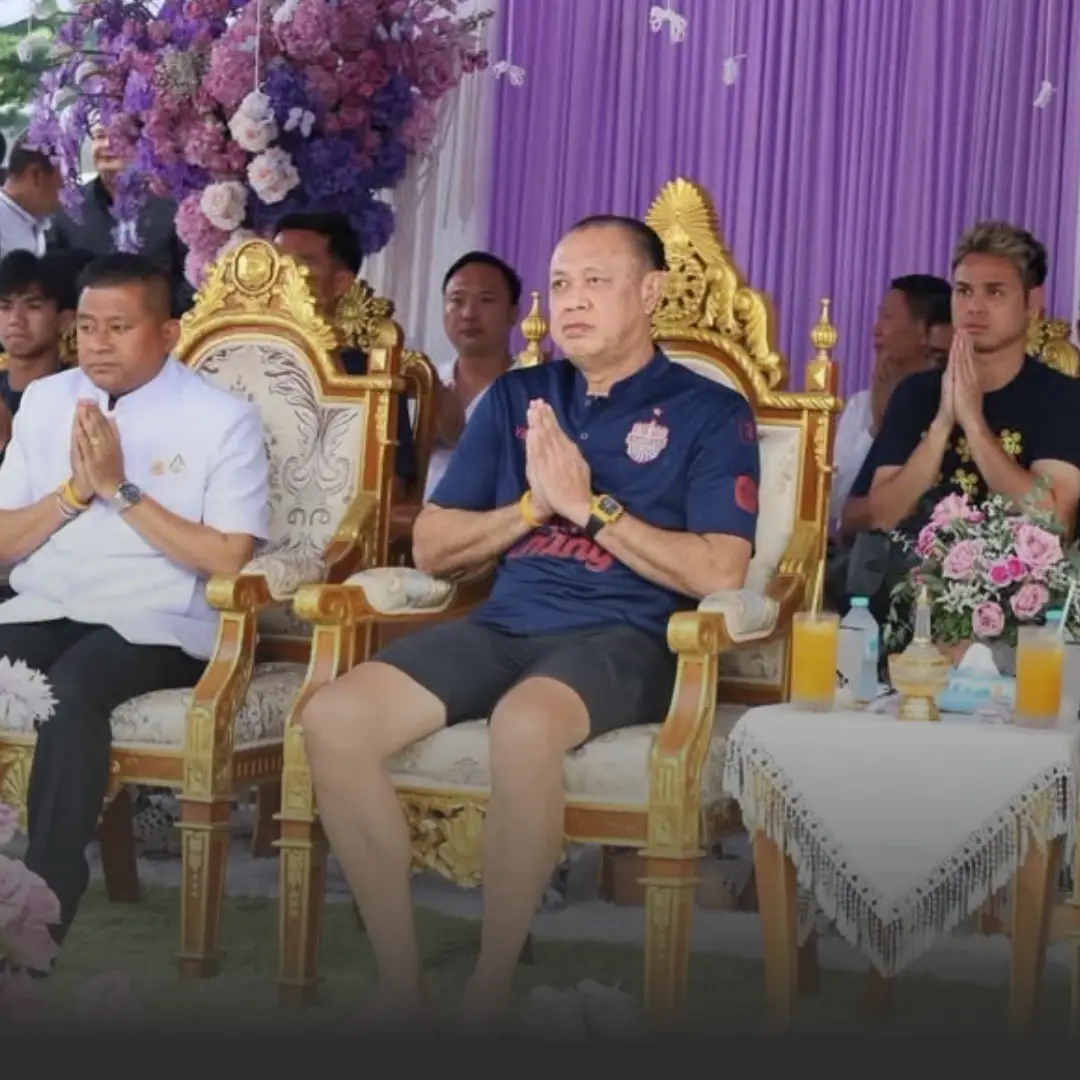 เนวิน ชิดชอบ แจงดรามาใส่กางเกงขาสั้นไหว้ศาลหลักเมือง » The Mainstream เนวิน ชิดชอบ แจงดรามาใส่กางเกงขาสั้นไหว้ศาลหลักเมือง