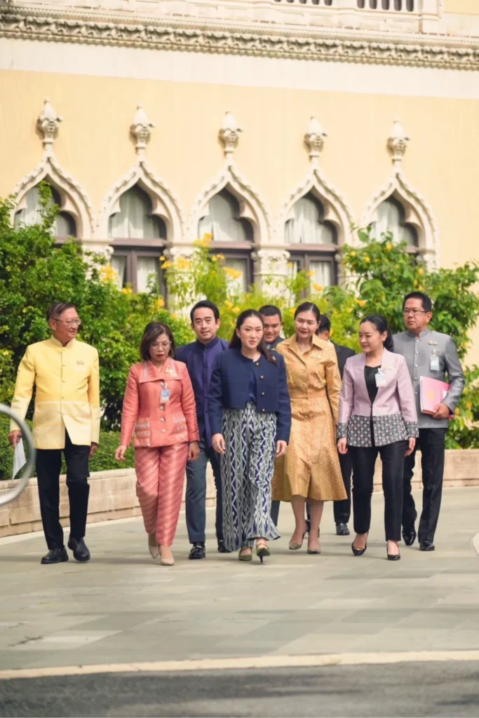 แพทองธาร » The Mainstream