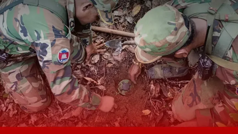 ทหารไทยพบคลิปทหารกัมพูชาสอนวางระเบิด สื่อกัมพูชาอ้างไทยจัดฉาก